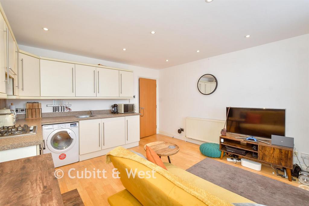 Lounge/ Kitchen