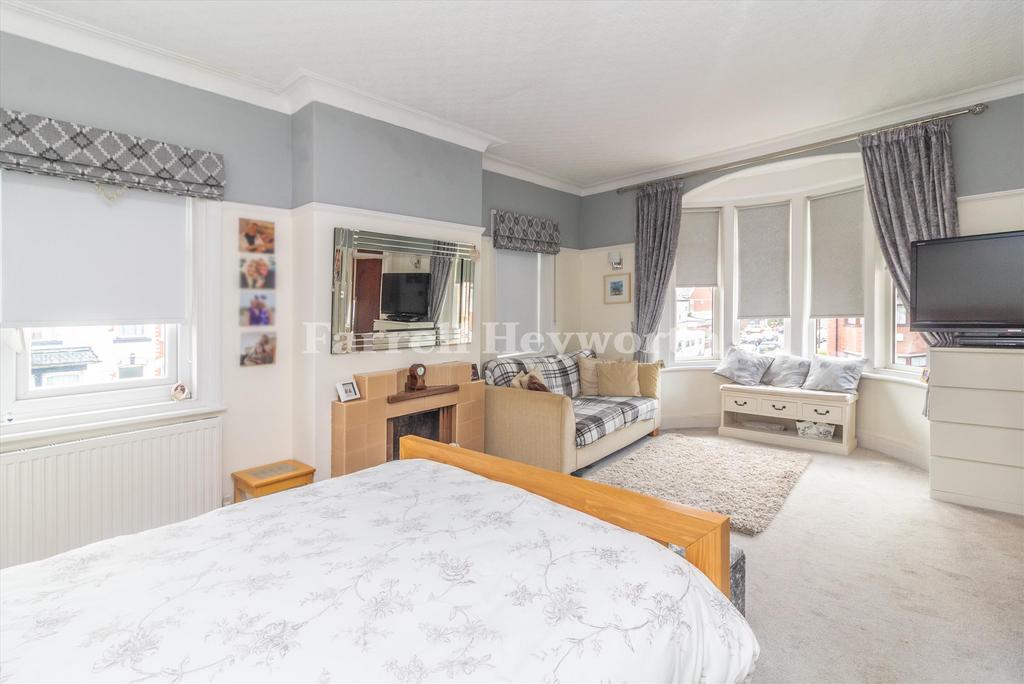 Bedroom 1 image 2