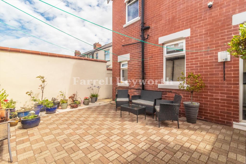 Side Patio image 2