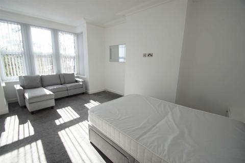 Studio to rent, Morris Lane, Kirkstall, Leeds