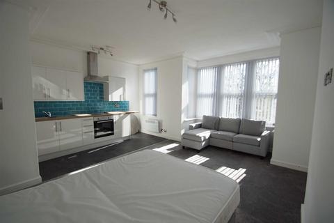 Studio to rent, Morris Lane, Kirkstall, Leeds
