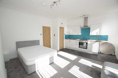 Studio to rent, Morris Lane, Kirkstall, Leeds