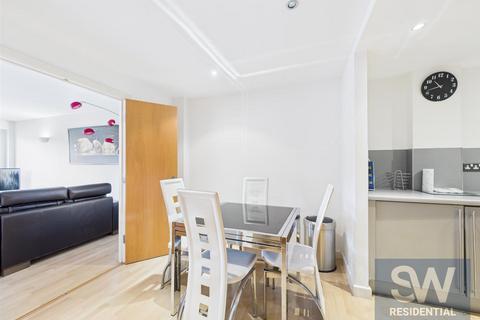 2 bedroom flat to rent, The Quays, Concordia Street, LS1 4ES