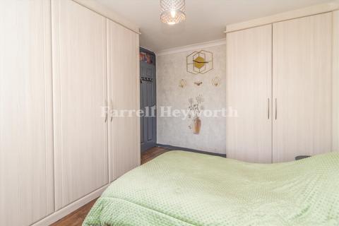 8 Frinton Grove, Blackpool, FY2 0DD