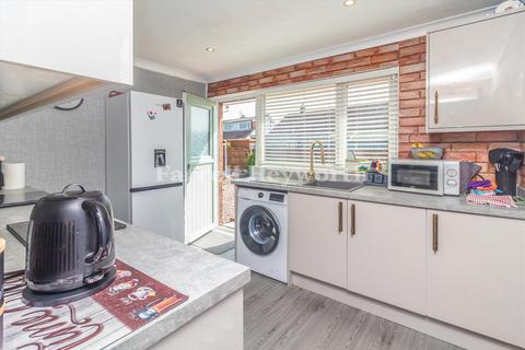 8 Frinton Grove, Blackpool, FY2 0DD