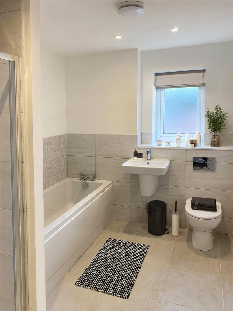 Fanily Bathroom