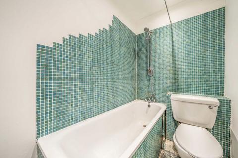 2 bedroom flat for sale, Bedford Road, London SW4