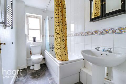 2 bedroom flat for sale, Causton Square, Dagenham