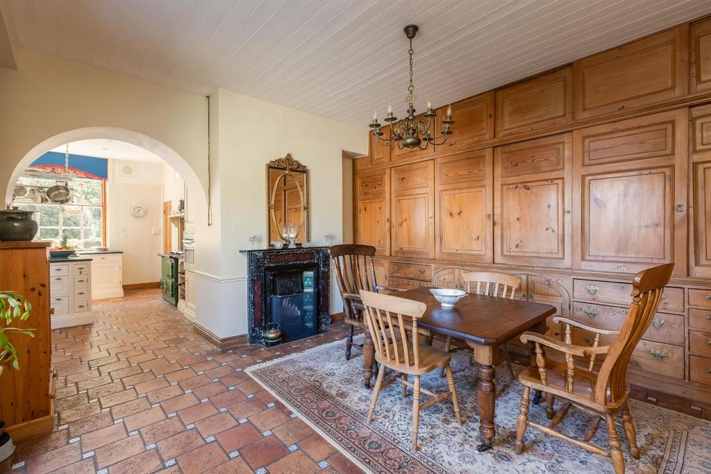 Kitchen /Breakfast Room