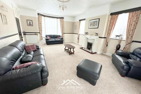 4 bedroom semi-detached house for sale, Bodannerch Drive, Rhyl