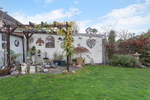 undefined, Hevers Avenue, Horley, Surrey, RH6