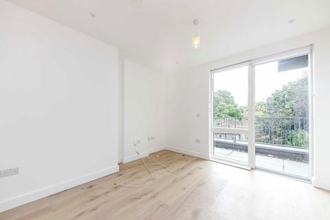 1 bedroom flat to rent, Chiswick High Road, London W4