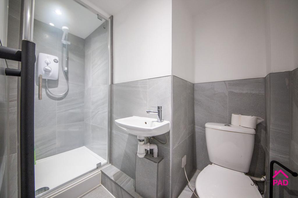 Basement ensuite