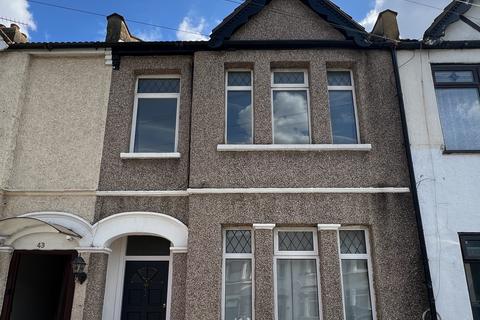 3 bedroom terraced house to rent, Norman Road, Ilford IG1