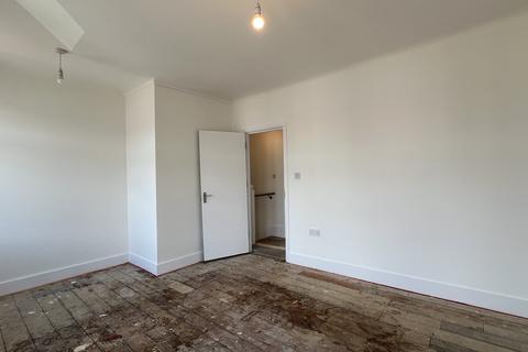 3 bedroom terraced house to rent, Norman Road, Ilford IG1