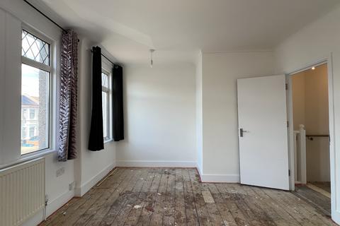 3 bedroom terraced house to rent, Norman Road, Ilford IG1
