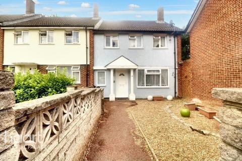 3 bedroom terraced house for sale, The Lawns, London