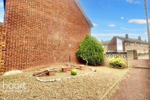 3 bedroom terraced house for sale, The Lawns, London