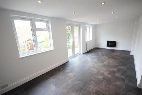 3 bedroom detached bungalow to rent, Galliers Close, Brighton
