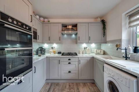 34 Constance Close, Witham, CM8 1XL