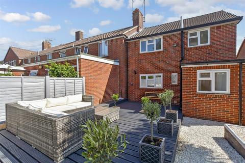 3 bedroom end of terrace house for sale, College Road, Horsham RH13