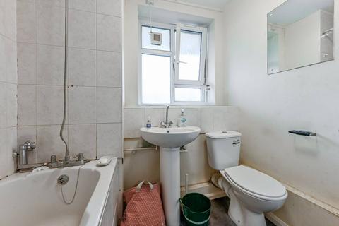 1 bedroom flat for sale, Summit Estate, Stamford Hill, London, N16