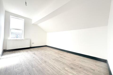 2 bedroom end of terrace house to rent, Leeds LS9