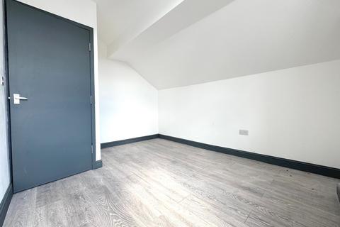 2 bedroom end of terrace house to rent, Leeds LS9