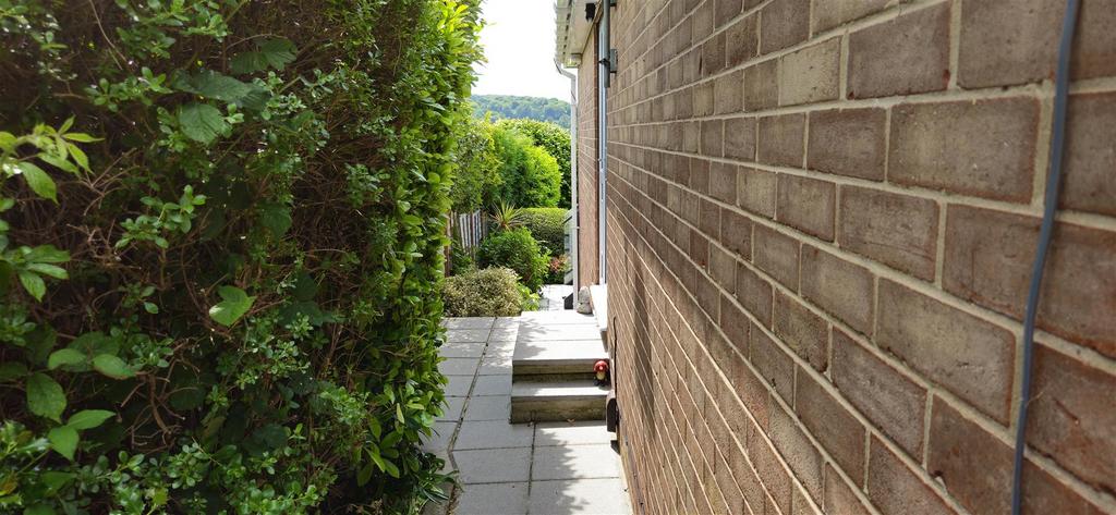 Bramleys Estate Agents - Fenay Bankside - Fenay Br