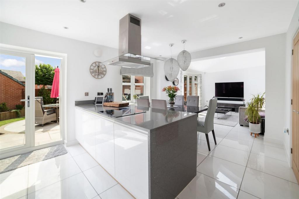 Living dining kitchen
