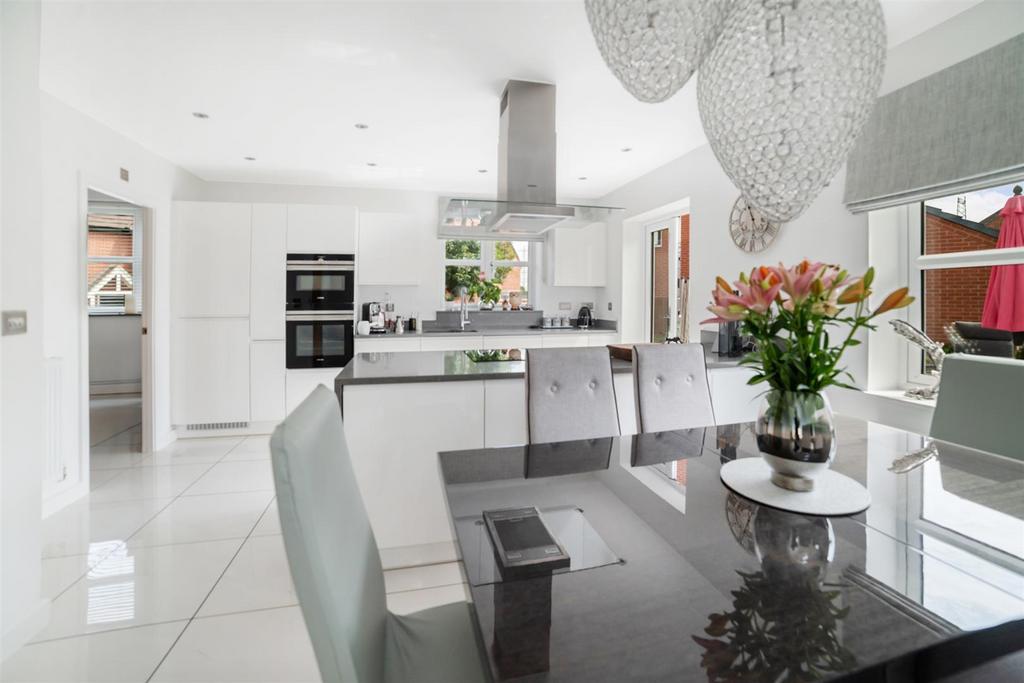 Living dining kitchen