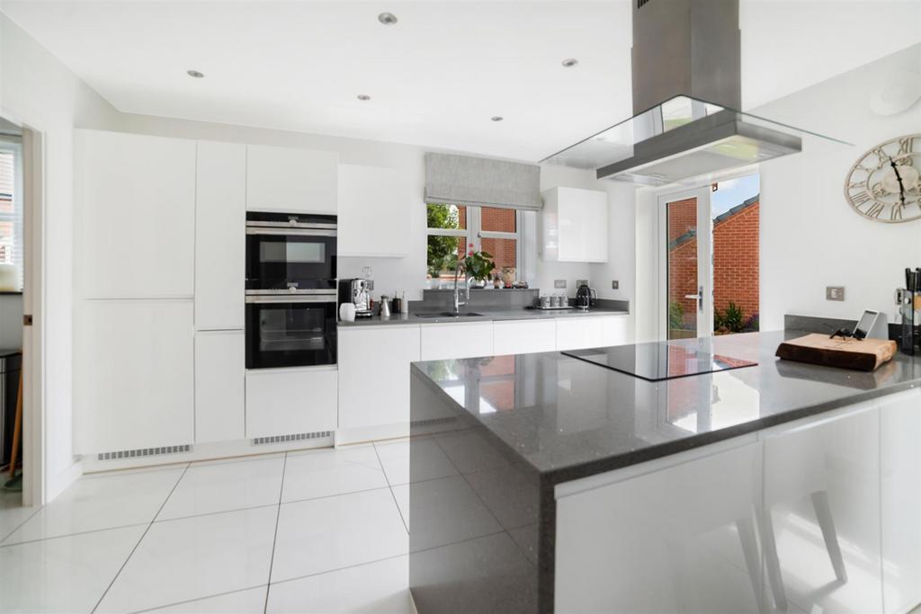 Living dining kitchen