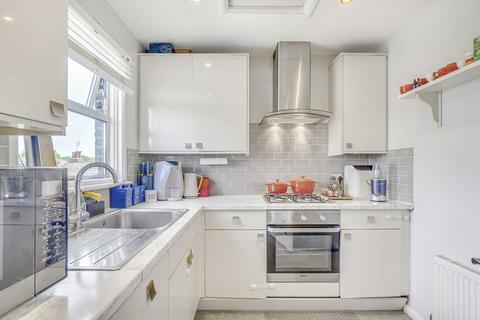 2 bedroom flat for sale, Inworth Street, London SW11
