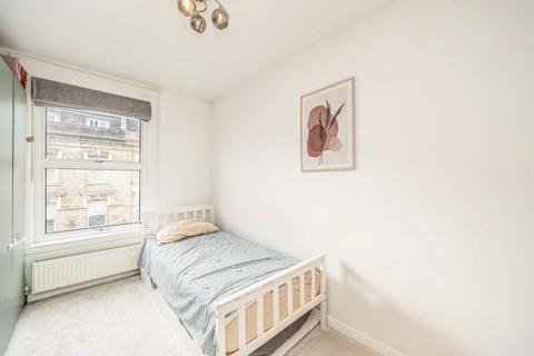 2 bedroom flat for sale, Inworth Street, London SW11
