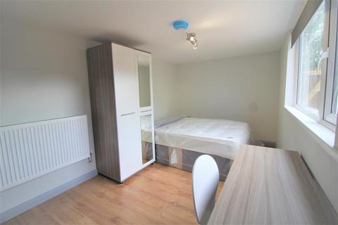6 bedroom terraced house to rent, *£120pppw excluding bills* Forsythia Gardens, Lenton, NG7 2LW - UON