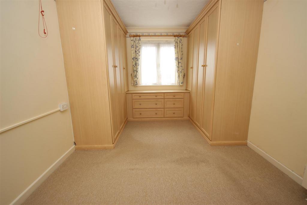 Walk-in wardrobe