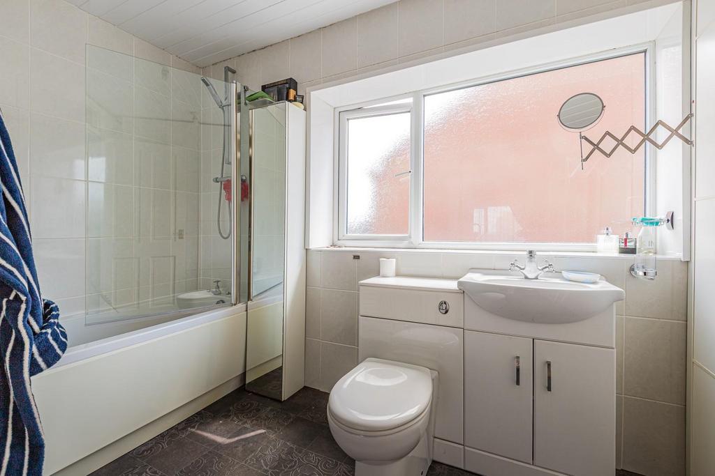 En Suite Bathroom