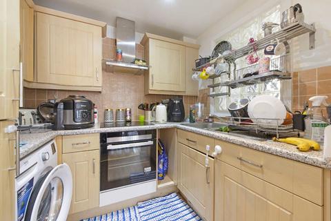 2 bedroom flat for sale, Glebelands Close, London N12