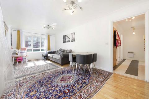 2 bedroom flat for sale, Glebelands Close, London N12