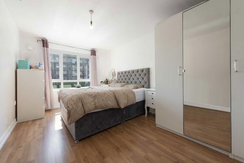 2 bedroom flat for sale, Glebelands Close, London N12