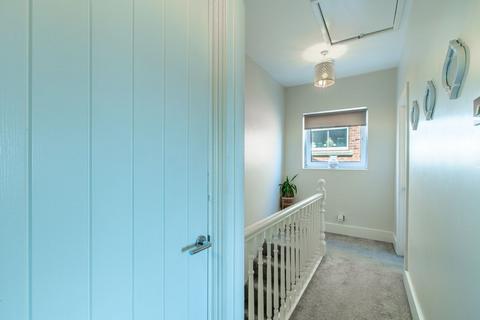 270 Whitehall Road, Drighlington, Bradford, BD11 1BB