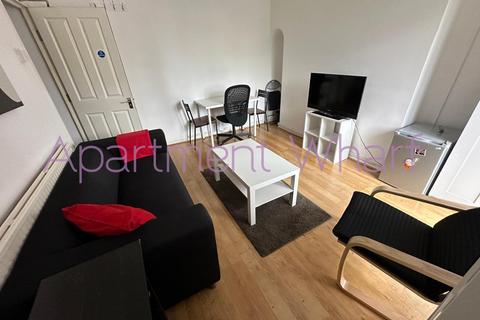 1 bedroom in a flat share to rent, Grenada House Limehouse Causeway    (Westferry ), London, E14