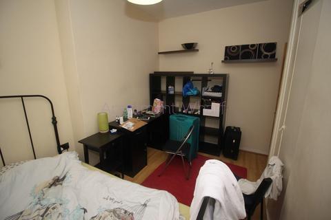 1 bedroom in a flat share to rent, Grenada House Limehouse Causeway    (Westferry ), London, E14