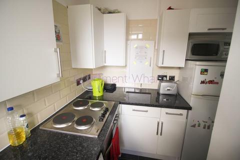 1 bedroom in a flat share to rent, Grenada House Limehouse Causeway    (Westferry ), London, E14