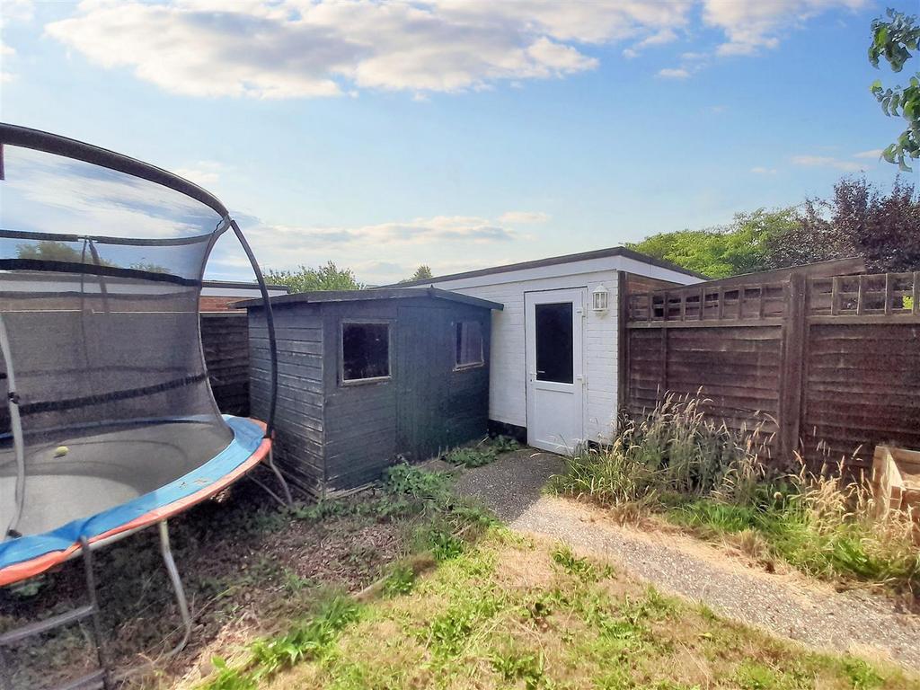 Garage garden new.jpg