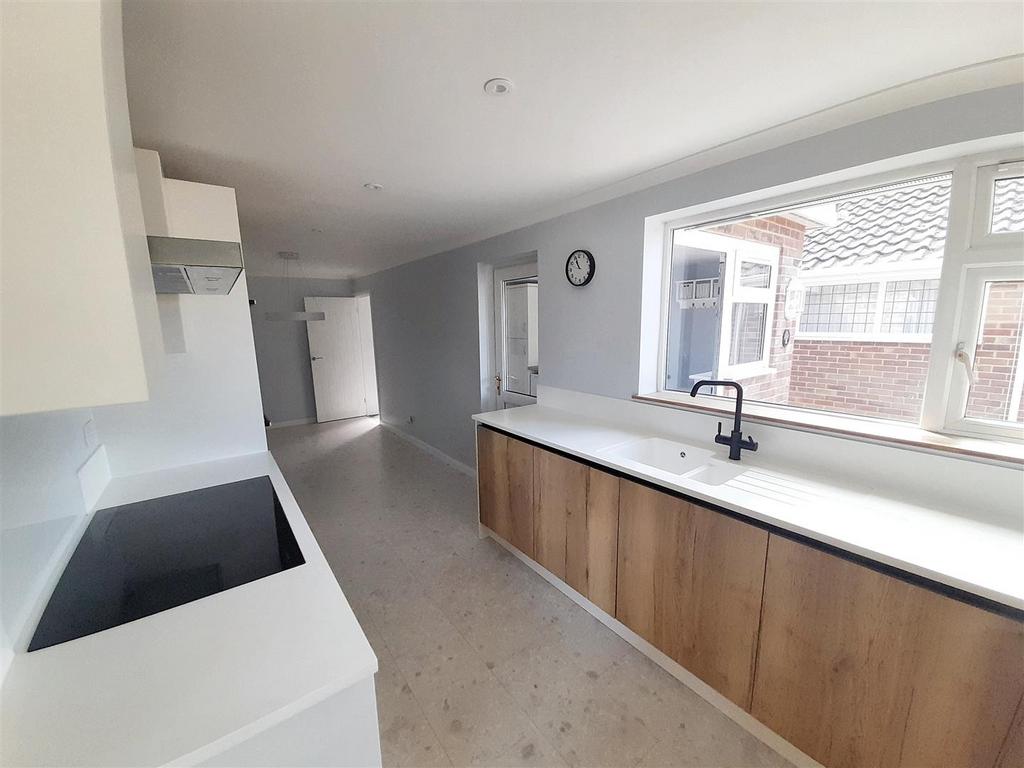 Kitchen 1 new.jpg