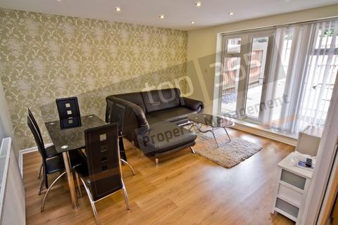6 bedroom terraced house to rent, *£120pppw excl bills* Park Road, Lenton, NG7 1LB - UON
