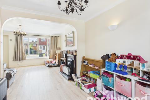 3 bedroom semi-detached house for sale, Ashborne Close, Kennington, Ashford, TN24