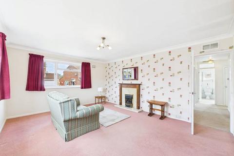 2 bedroom bungalow for sale, Burnham Close, Worcester, Worcestershire, WR5