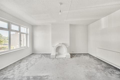 130 Chiltern Drive, Surbiton, KT5 8LS